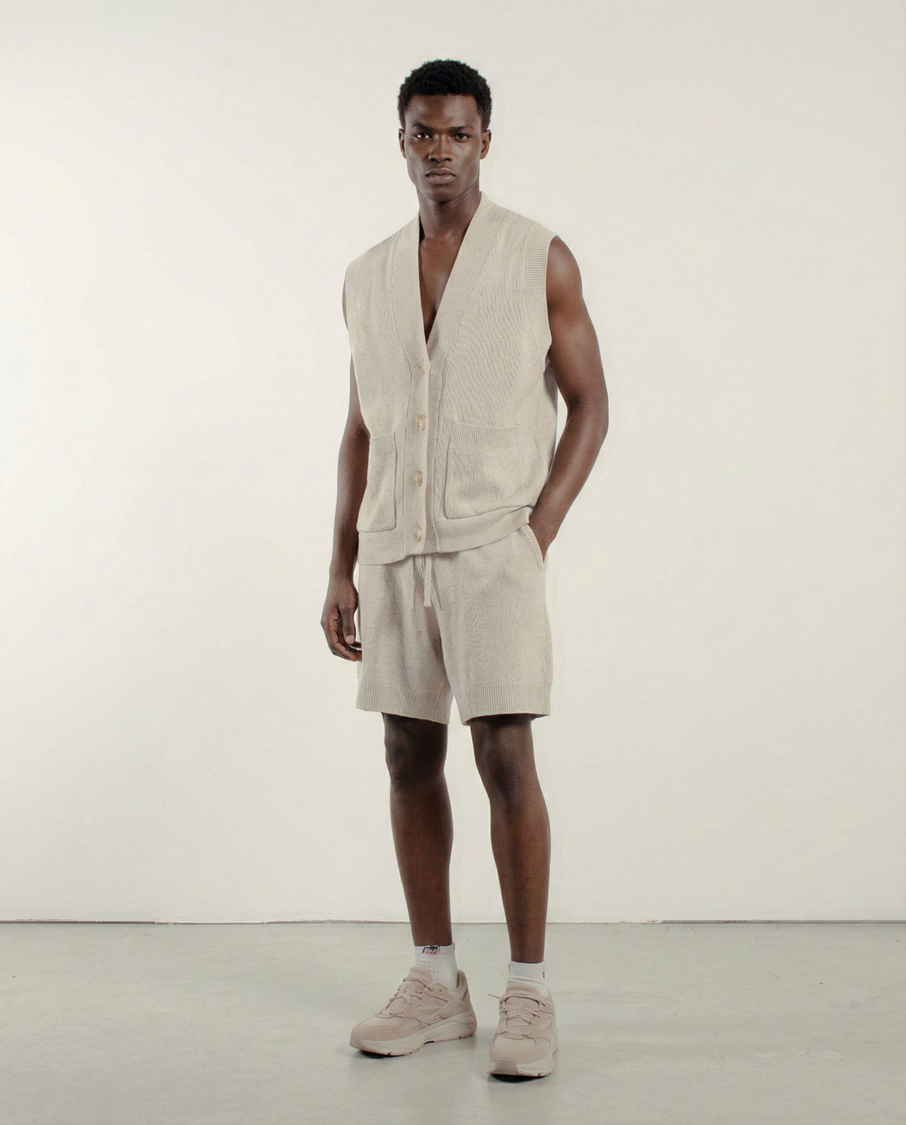 STYLE MAL BUTTON KNIT VEST OATMEAL